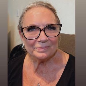 Meet your Posher, Debi